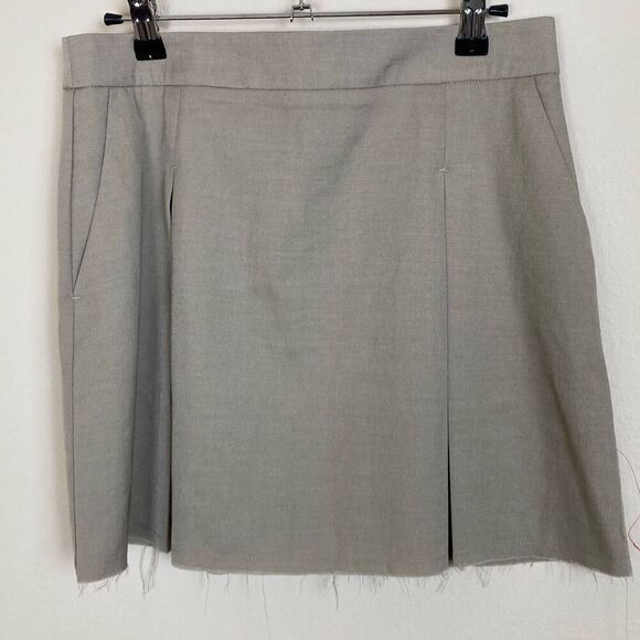 TopShop Pleated Front Mini Skirt with Raw Hem Size 6 (H14) - Picture 1 of 11